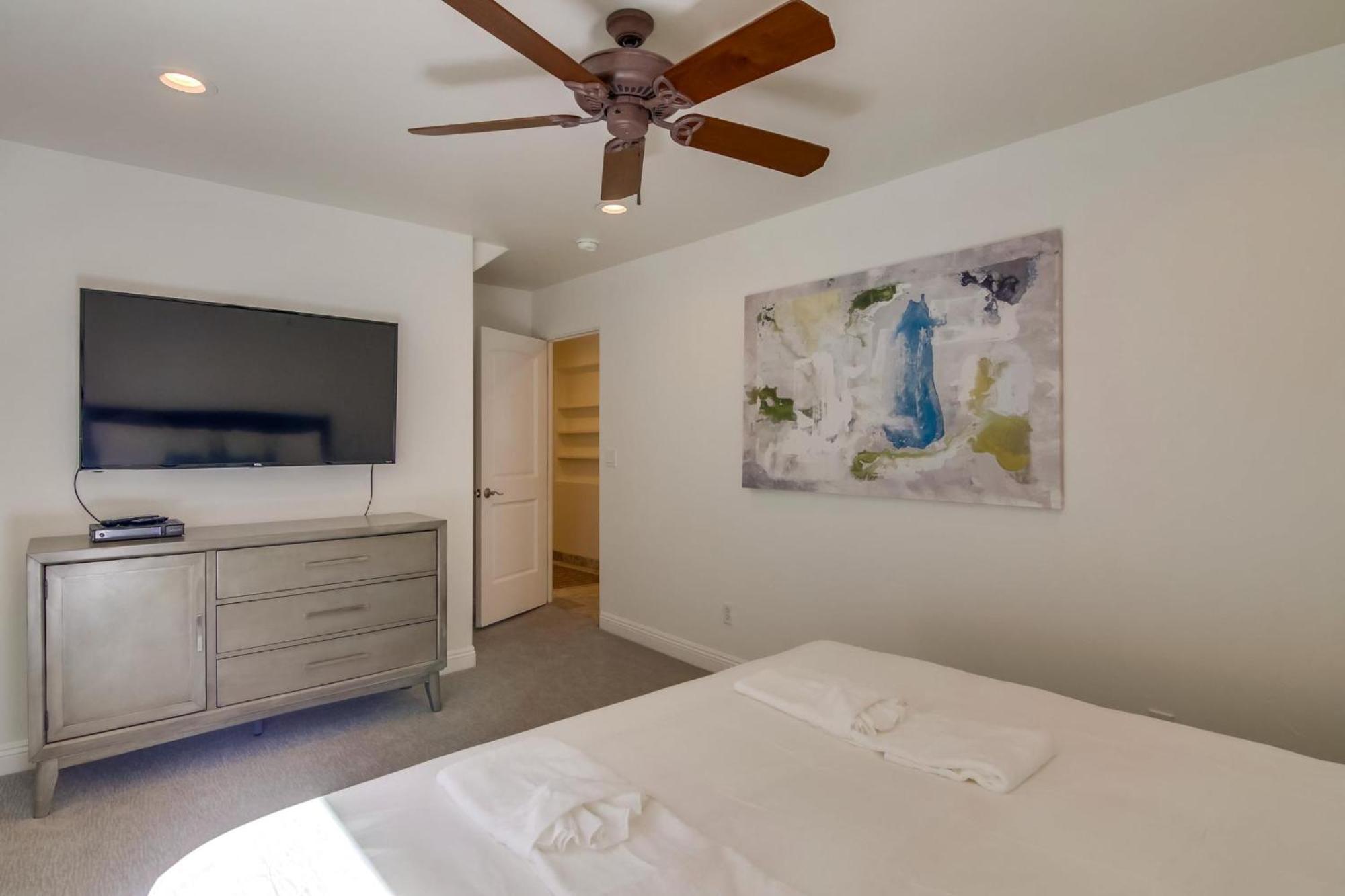 B5294 Surfside 1 Pacific Apartment San Diego