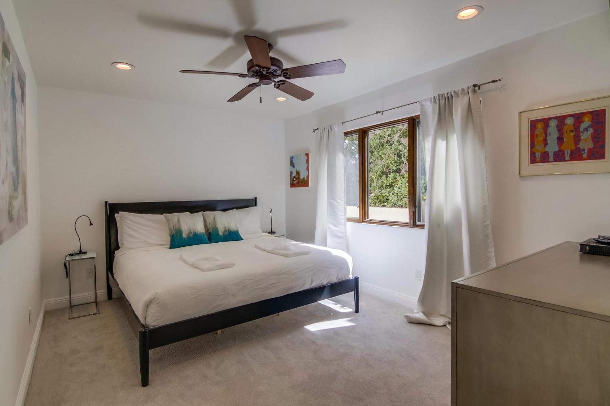 B5294 Surfside 1 Pacific Apartment